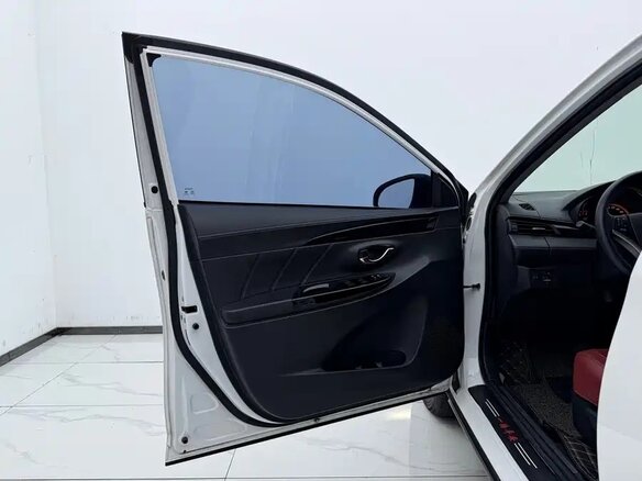 2022 Toyota Yaris L XP150 Рестайлинг, белый, 947000 рублей - вид 5