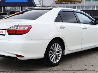 2015 Toyota Camry VII (XV50) Рестайлинг, белый, 2030000 рублей, вид 4