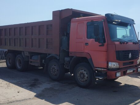 2007 Sinotruk Howo ZZ3407, красный, 1200000 рублей, вид 2