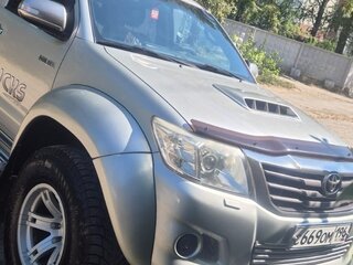 2013 Toyota Hilux VII Рестайлинг, серебристый, 3100000 рублей, вид 1