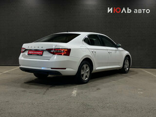 2021 Skoda Superb III Рестайлинг, белый, 2579000 рублей, вид 5