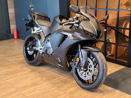 2025 Honda CBR 600RR, чёрный, 1850000 рублей, вид 2