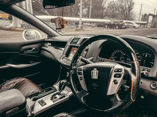2010 Toyota Crown XIII (S200), белый, 2000000 рублей, вид 5