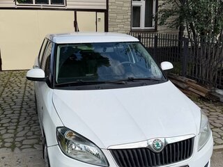 2011 Skoda Fabia II Рестайлинг, белый, 800000 рублей, вид 4