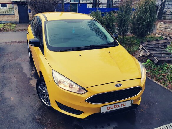 2017 Ford Focus III Рестайлинг, жёлтый, 990000 рублей - вид 4
