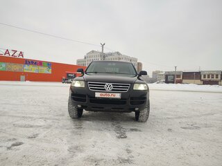 2004 Volkswagen Touareg I, чёрный, 1050000 рублей, вид 2