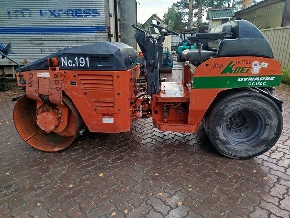 2015 Hitachi EX75, красный, 2999900 рублей