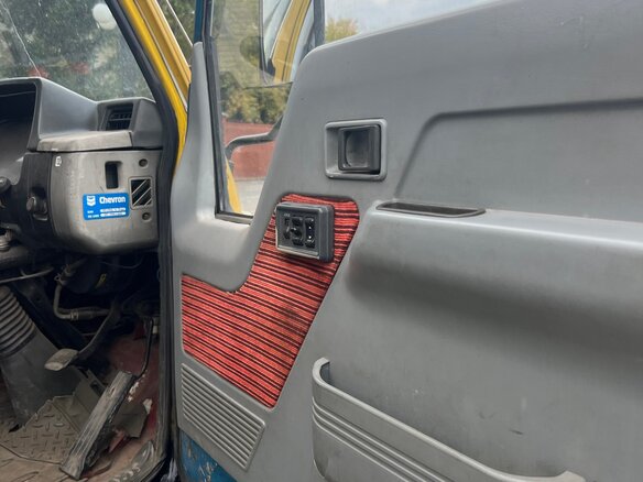 1990 Fuso (Mitsubishi) Canter, жёлтый, 650000 рублей - вид 11