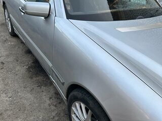 2001 Mercedes-Benz E-Класс 320 II (W210, S210) Рестайлинг, серебристый, 550000 рублей, вид 4
