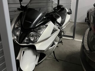 2011 Honda VFR 800, белый, 1099000 рублей, вид 5