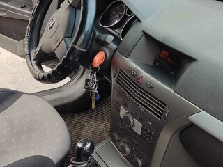 2006 Opel Astra H Рестайлинг, чёрный, 420000 рублей, вид 3