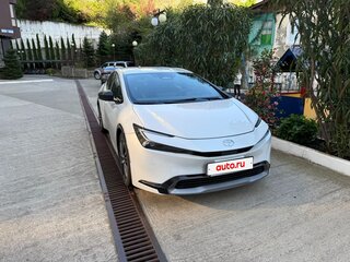 2023 Toyota Prius V (XW60), белый, 3600000 рублей, вид 3