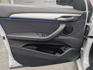 2021 BMW X1 20i xDrive II (F48) Рестайлинг, белый, 3335000 рублей, вид 5