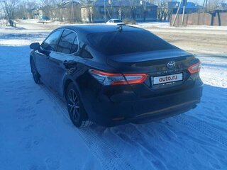 2021 Toyota Camry VIII (XV70) Рестайлинг, чёрный, 4205000 рублей, вид 4