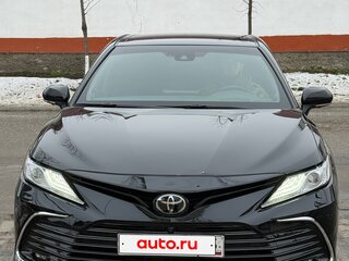 2022 Toyota Camry VIII (XV70) Рестайлинг, чёрный, 3300000 рублей, вид 2