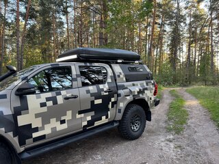 2023 Toyota Hilux VIII Рестайлинг 2, чёрный, 12000000 рублей, вид 3