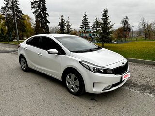 2017 Kia Cerato III Рестайлинг (Classic), белый, 1290000 рублей, вид 2