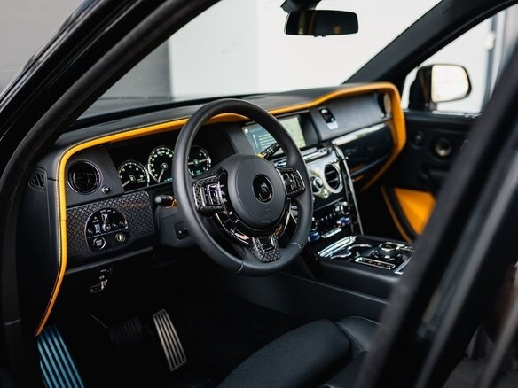 2023 Rolls-Royce Cullinan Black Badge I (Series I), чёрный, 36890000 рублей - вид 7