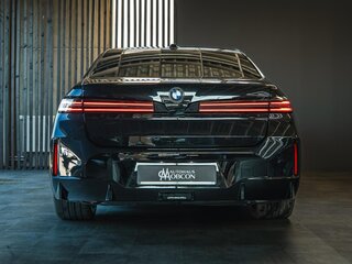 2026 BMW 7 серии 740 xDrive VII (G70) Рестайлинг, чёрный, 22900000 рублей, вид 5