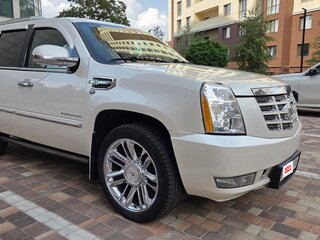 2010 Cadillac Escalade III, белый, 1800000 рублей, вид 2