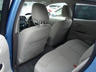 2013 Nissan Leaf (EM57) I (ZE0/AZE0), голубой, 1299000 рублей, вид 5