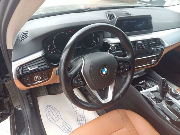 2019 BMW 5 серии 520i VII (G30/G31/G38), чёрный, 3386750 рублей - вид 5