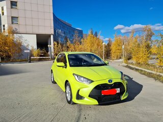 2020 Toyota Yaris IV, жёлтый, 1510000 рублей, вид 4