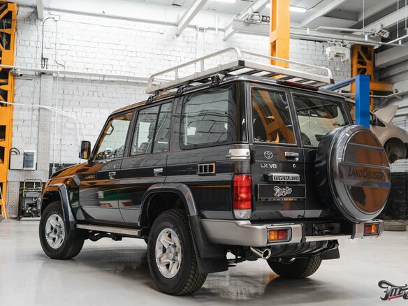 2019 Toyota Land Cruiser 76 70 Series Рестайлинг 1, серый - вид 6
