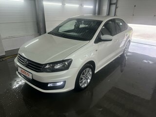 2017 Volkswagen Polo V Рестайлинг, белый, 800000 рублей, вид 1