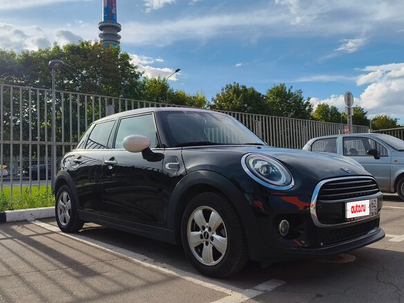 2020 Mini Hatch Cooper III (F55/F56) Рестайлинг, чёрный - вид 3
