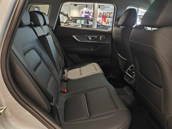 2025 Chery Tiggo 7L I, серебристый, 2735000 рублей - вид 10