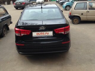 2015 Kia Rio III Рестайлинг, чёрный, 850000 рублей, вид 3