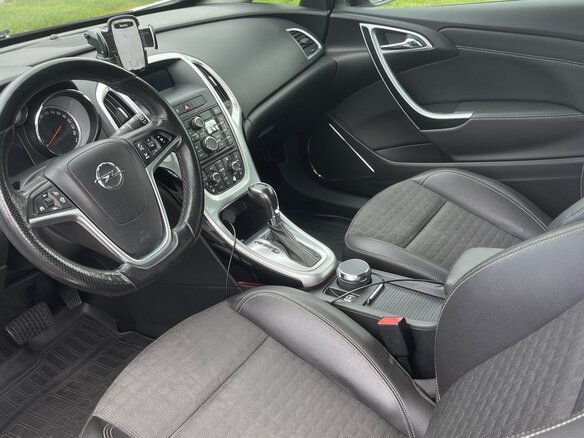 2013 Opel Astra GTC J Рестайлинг, белый, 750000 рублей - вид 8