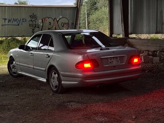 1999 Mercedes-Benz E-Класс 200 II (W210, S210), серебристый, 380000 рублей, вид 3
