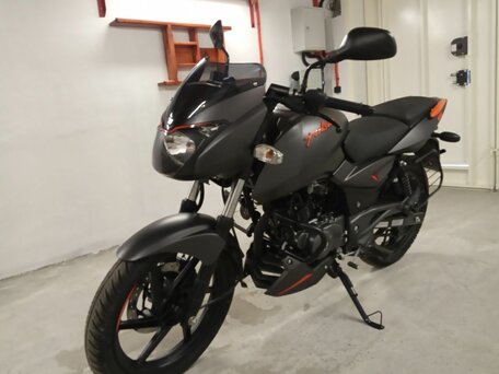 2021 Bajaj Pulsar 180, чёрный, 150000 рублей, вид 1