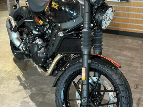2025 Royal Enfield Guerrilla 450, чёрный, 554000 рублей, вид 3