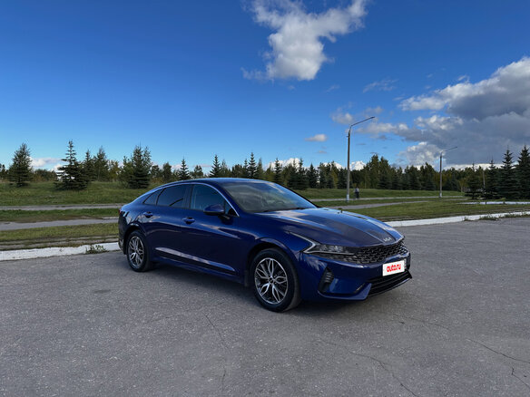 2021 Kia K5 III, синий - вид 1