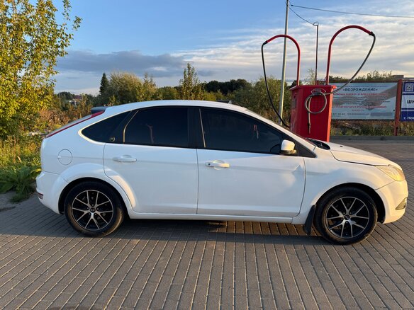 2008 Ford Focus II Рестайлинг, белый, 355000 рублей - вид 1