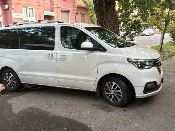2018 Hyundai H-1 II Рестайлинг 2, белый, 3500000 рублей - вид 2