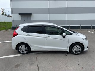 2018 Honda Fit III Рестайлинг, белый, 1400000 рублей, вид 5