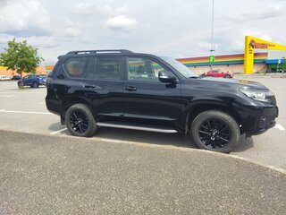 2021 Toyota Land Cruiser Prado 150 Series Рестайлинг 3, чёрный, 6985000 рублей, вид 3