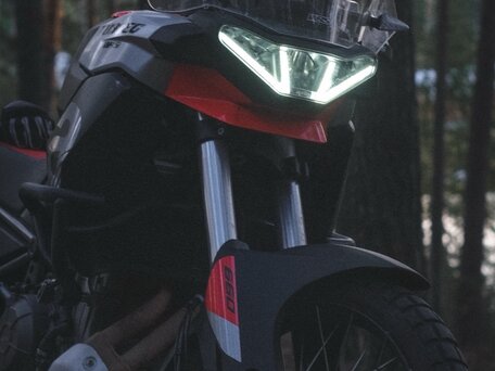 2022 Aprilia Tuareg 660, чёрный, 900000 рублей, вид 1