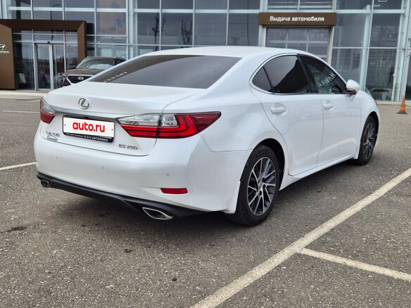 2015 Lexus ES 250 VI Рестайлинг, белый, 2500000 рублей - вид 1