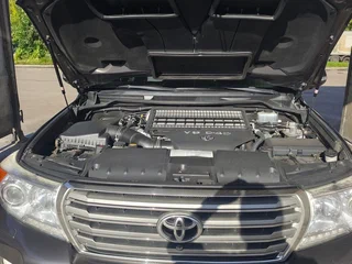 2012 Toyota Land Cruiser 200 Series Рестайлинг 1, серый, 2650000 рублей, вид 4