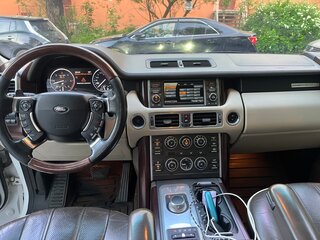 2011 Land Rover Range Rover III Рестайлинг 2, белый, 1990000 рублей, вид 4
