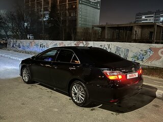 2016 Toyota Camry VII (XV50) Рестайлинг, чёрный, 2550000 рублей, вид 3