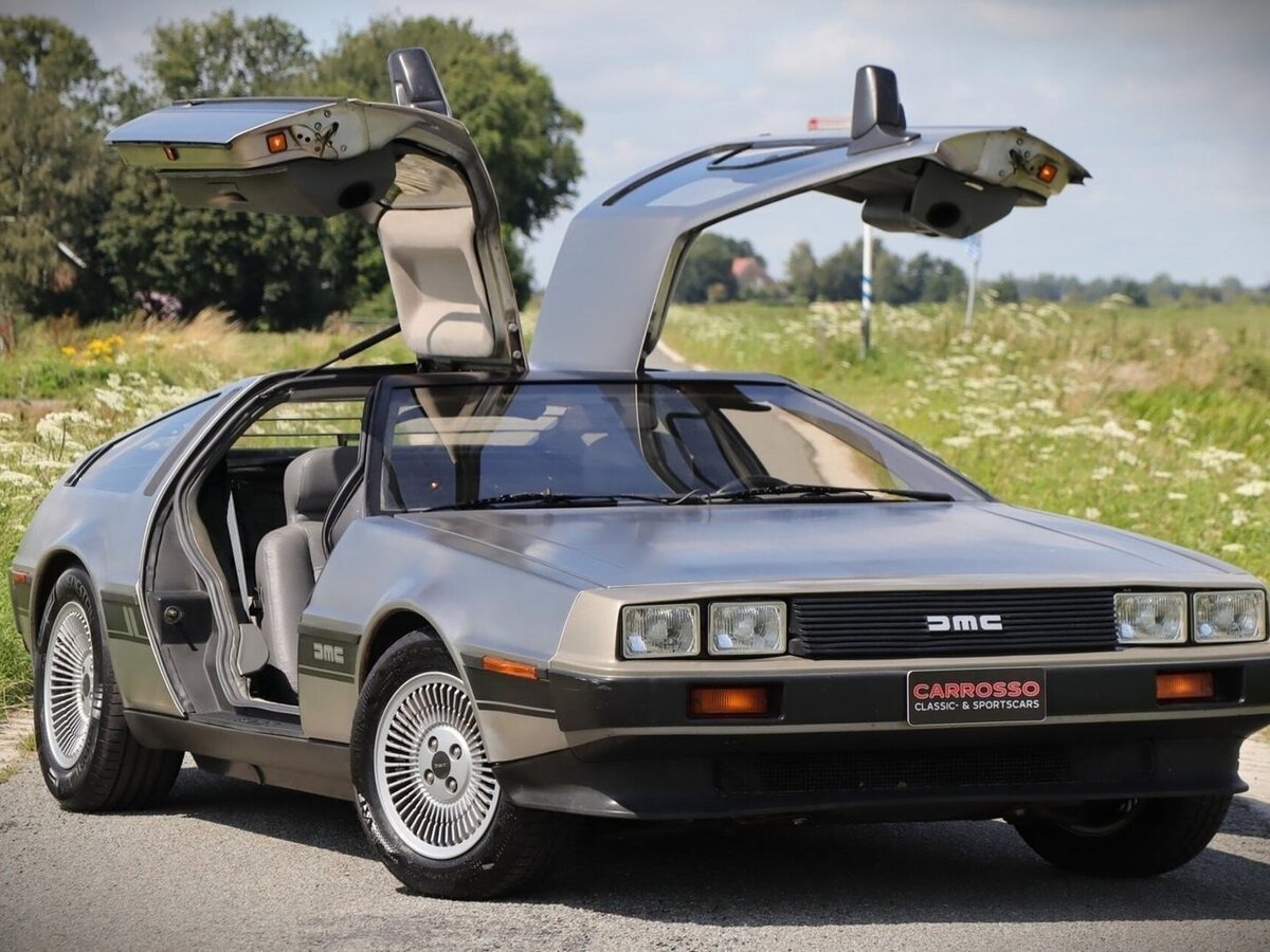 DeLorean DMC-12.