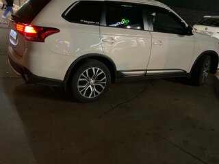 2016 Mitsubishi Outlander III Рестайлинг 2, белый, 2000000 рублей, вид 4