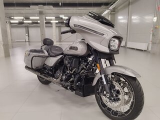 2023 Harley-Davidson CVO Street Glide, серебристый, 4200000 рублей, вид 1