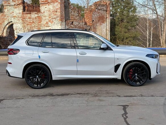 2025 BMW X5 40d IV (G05/G18) Рестайлинг, белый, 17000000 рублей - вид 3